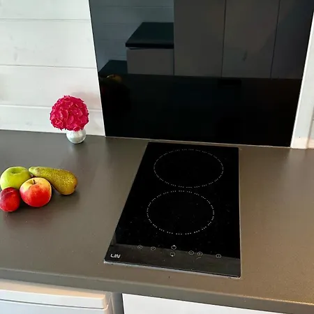 Unik Beliggenhet! Lite Mikrohus Plassert Ved Populaer *